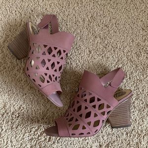 Vince Camuto “Deverly” Heeled Sandals in Rose/Pink